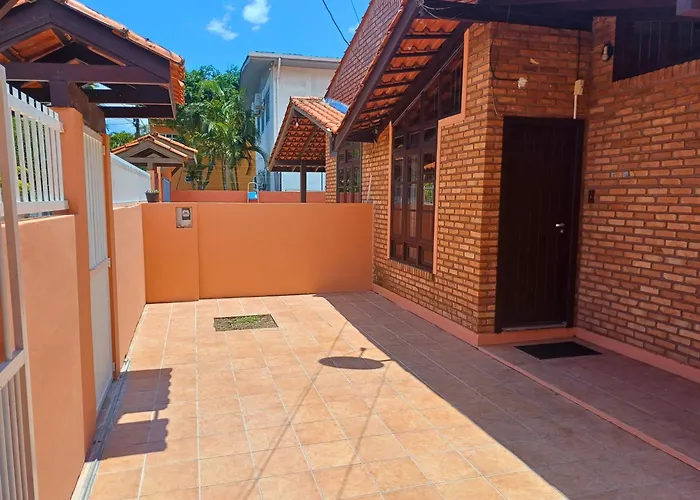 Casa De Temporada A 8 Min A Pe Da Praia Na Barra Da Lagoa